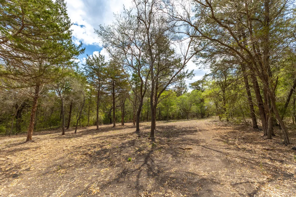 1910 Baca Loop Flatonia, TX 78941