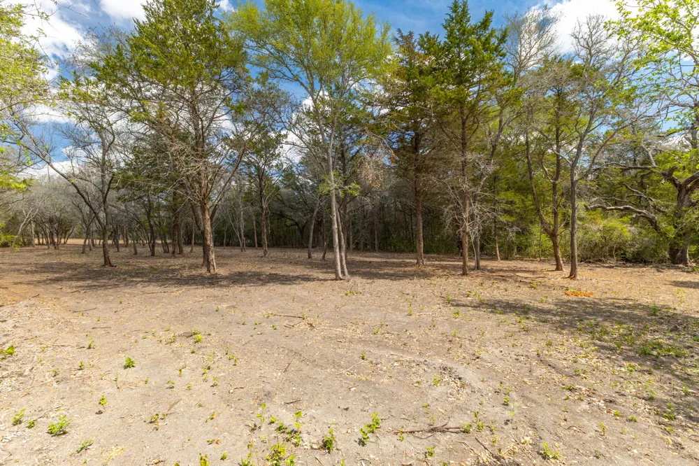 1910 Baca Loop Flatonia, TX 78941