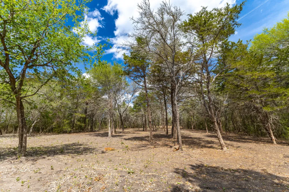 1910 Baca Loop Flatonia, TX 78941