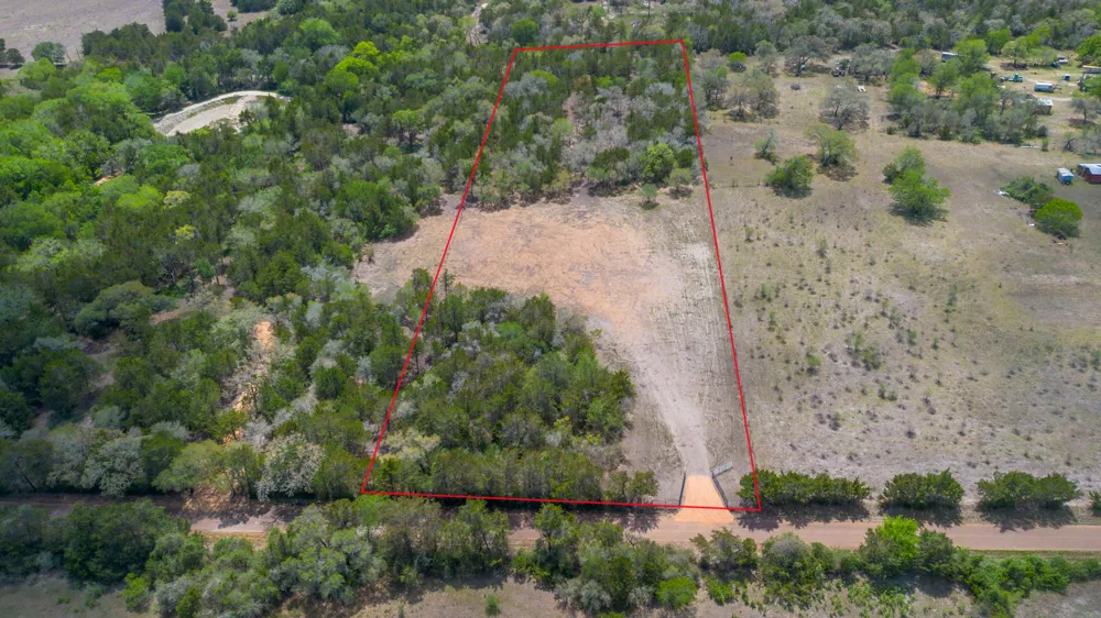 1910 Baca Loop Flatonia, TX 78941