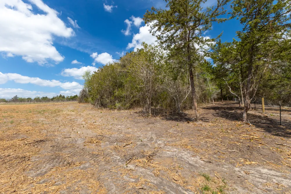 1910 Baca Loop Flatonia, TX 78941