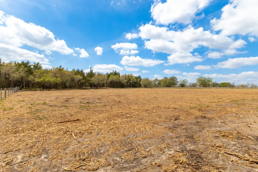 1910 Baca Loop Flatonia, TX 78941