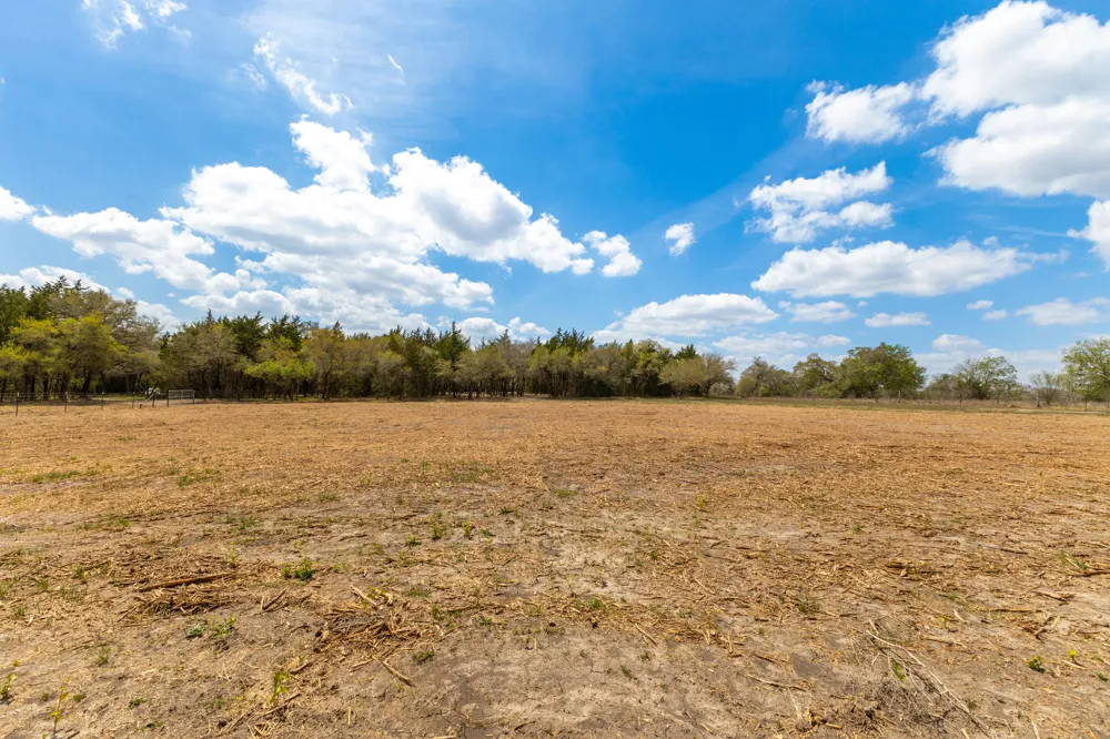 1910 Baca Loop Flatonia, TX 78941