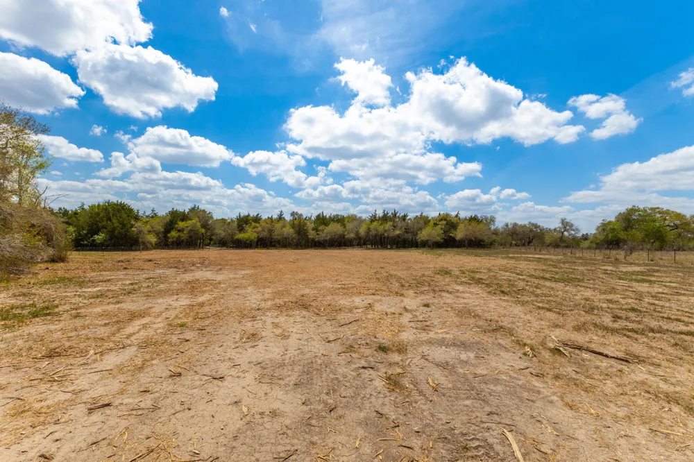1910 Baca Loop Flatonia, TX 78941