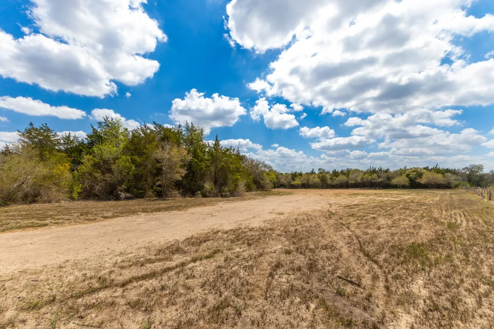 1910 Baca Loop Flatonia, TX 78941