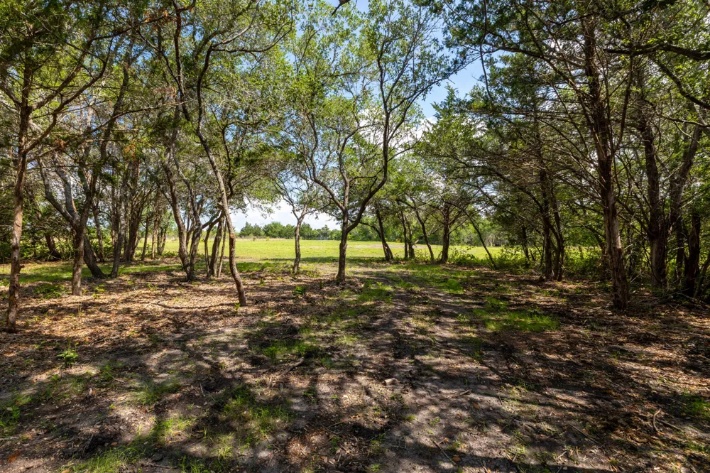 1910 Baca Loop Flatonia, TX 78941