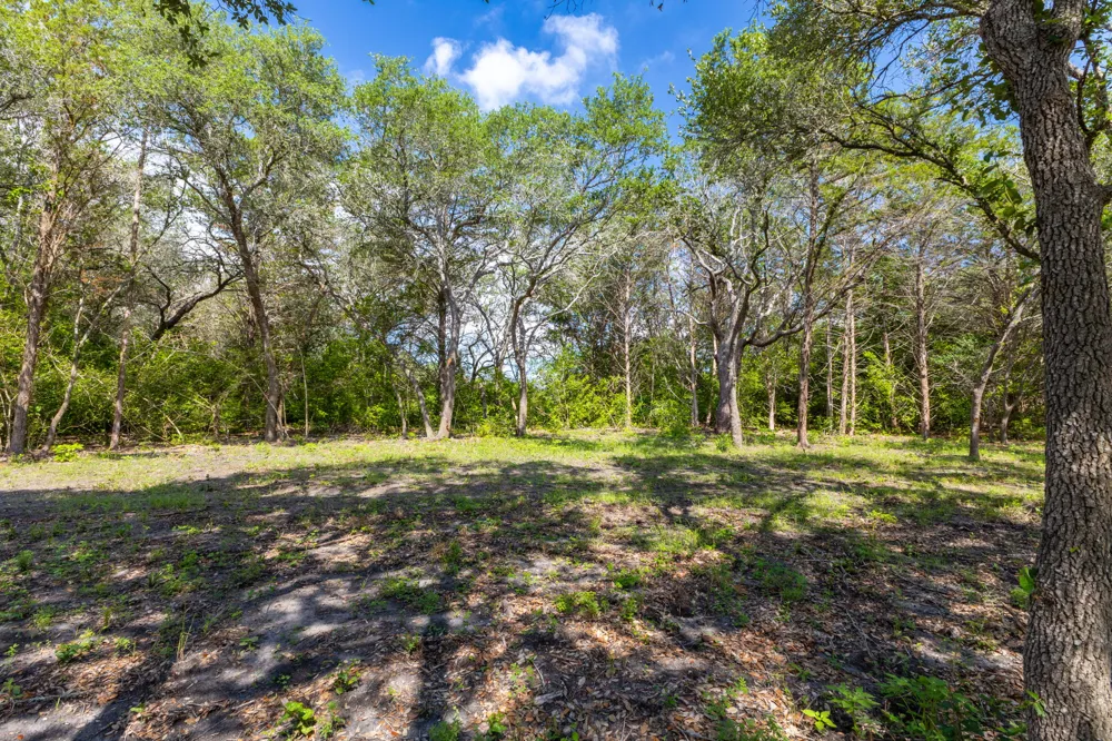 1910 Baca Loop Flatonia, TX 78941