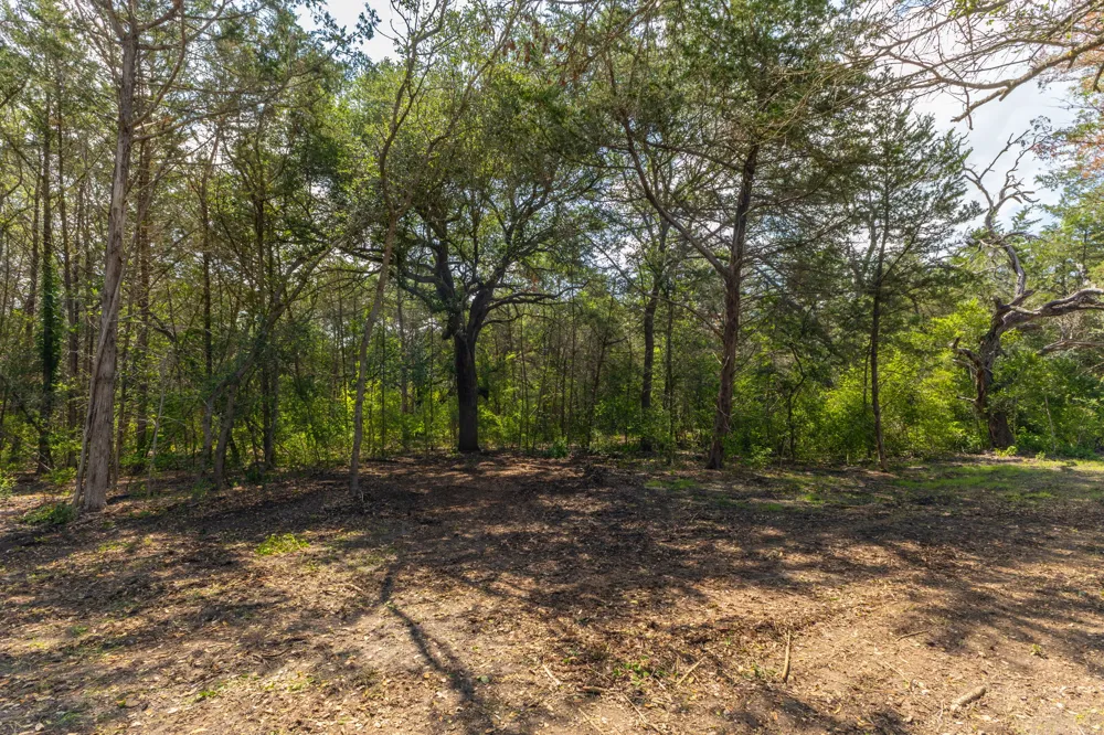 1910 Baca Loop Flatonia, TX 78941