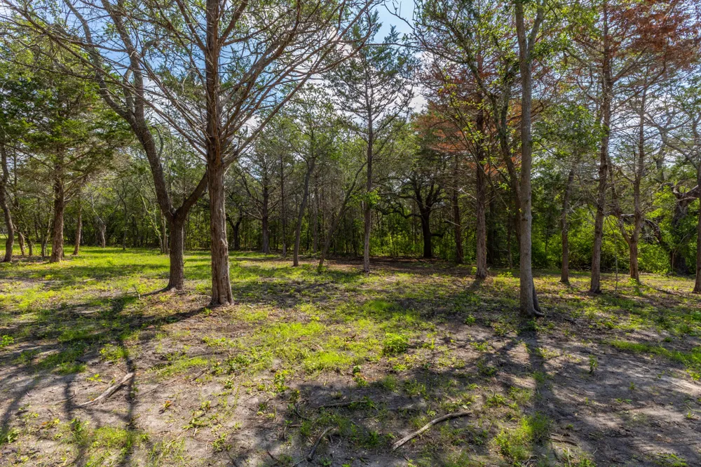 1910 Baca Loop Flatonia, TX 78941