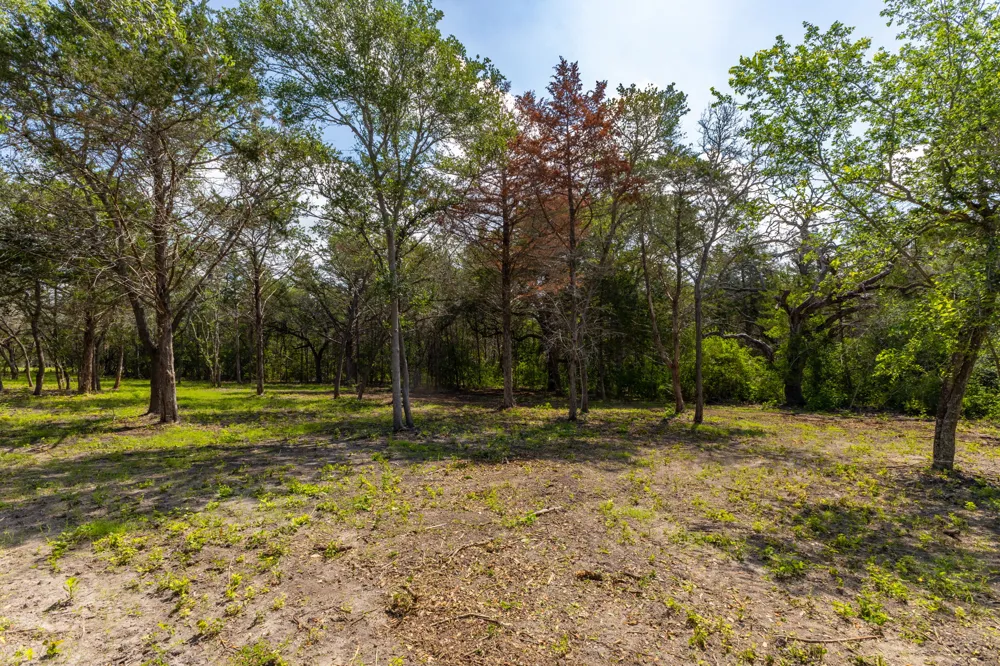 1910 Baca Loop Flatonia, TX 78941