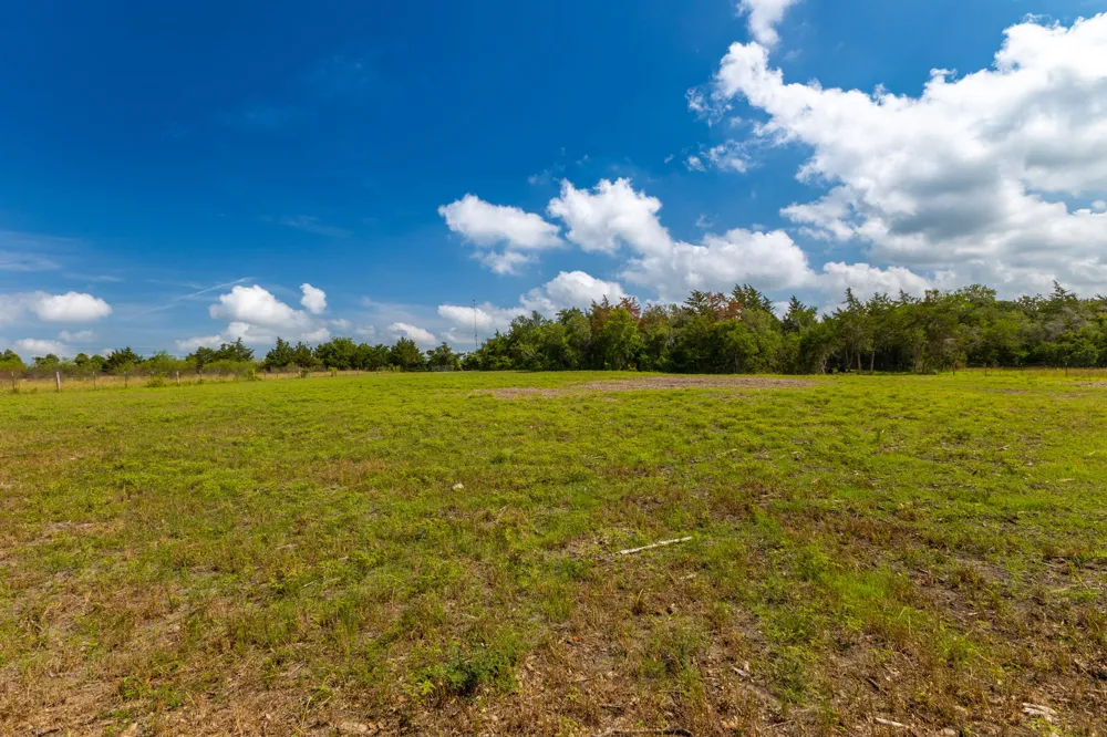1910 Baca Loop Flatonia, TX 78941