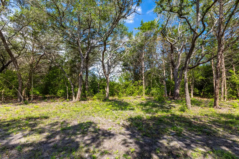 1910 Baca Loop Flatonia, TX 78941