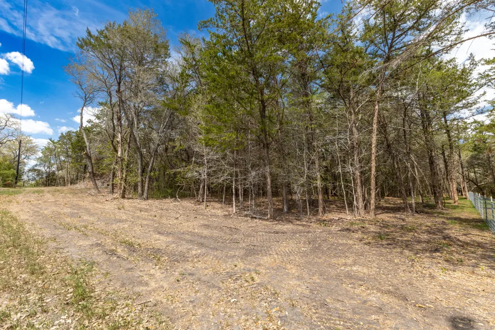1910 Baca Loop Flatonia, TX 78941