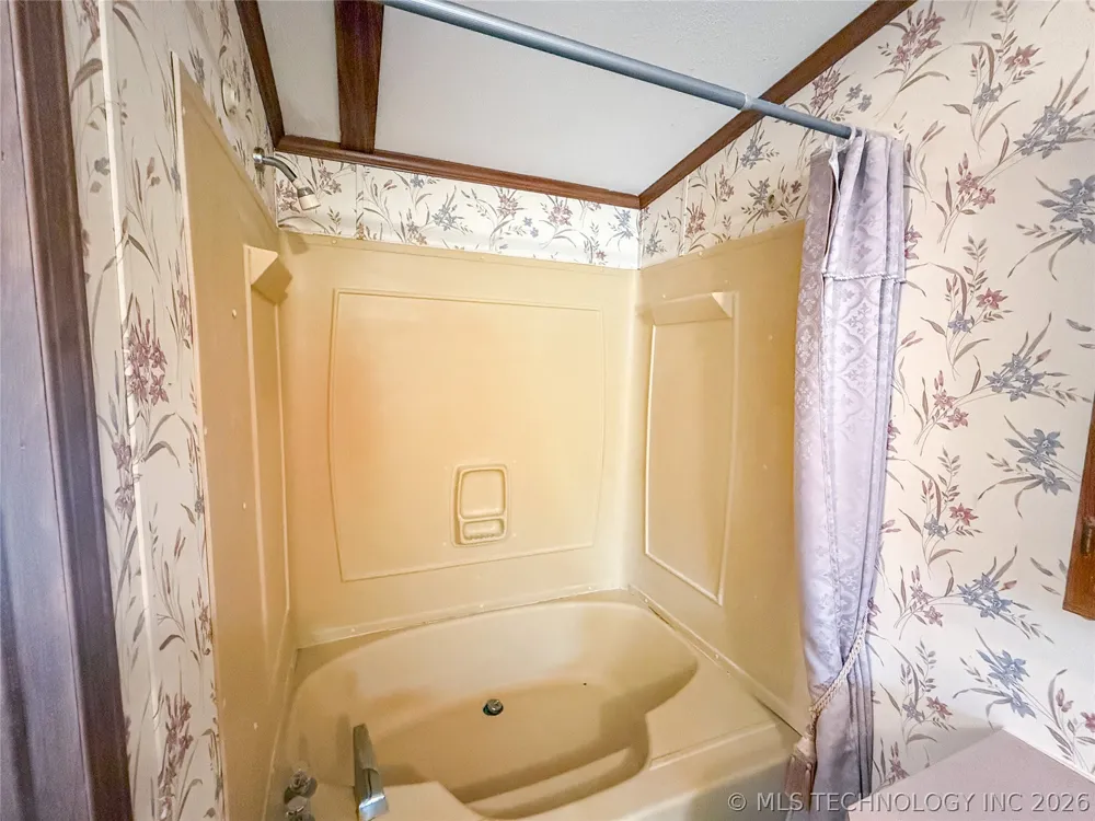 203 E Watova Street Talala, OK 74080