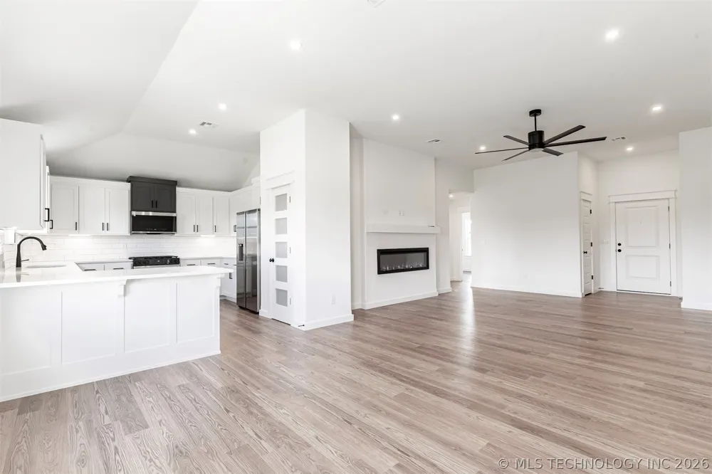 2421 W Main Street Collinsville, OK 74021