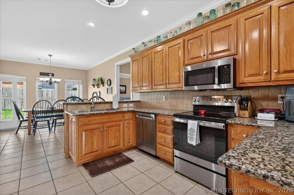 5637 Chickering Court Bartlesville, OK 74006
