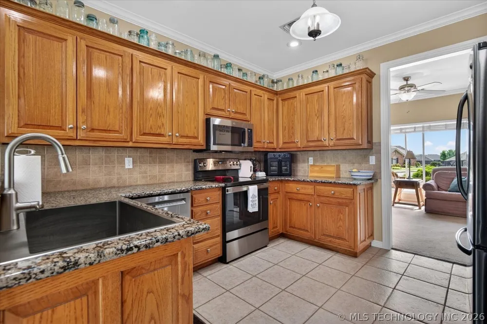 5637 Chickering Court Bartlesville, OK 74006