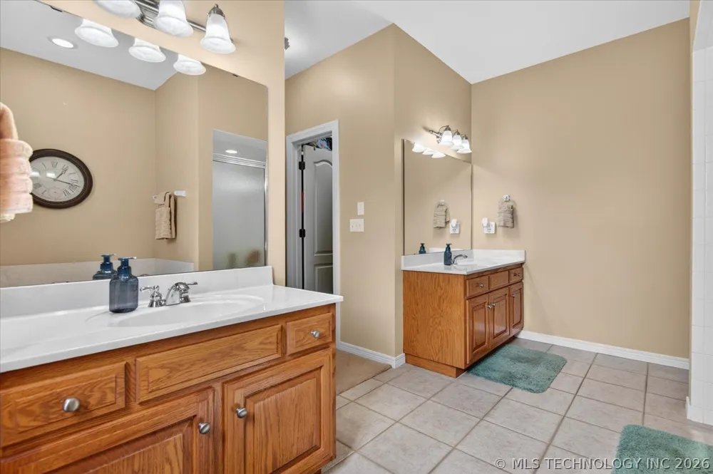 5637 Chickering Court Bartlesville, OK 74006