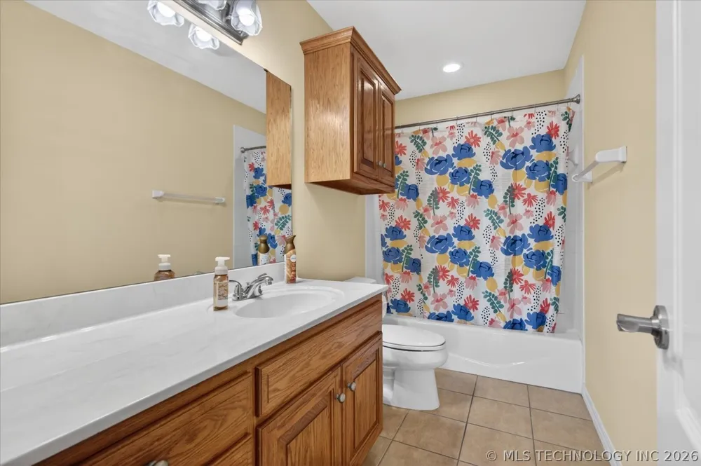 5637 Chickering Court Bartlesville, OK 74006