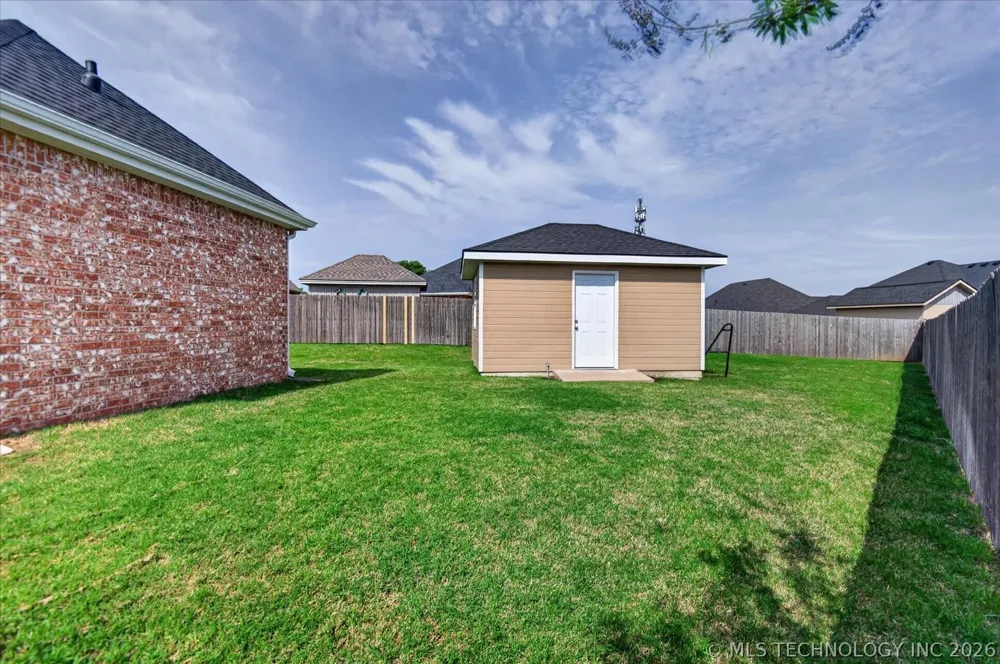 5637 Chickering Court Bartlesville, OK 74006