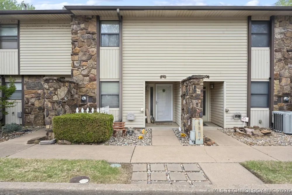 810 46th Street Grove, OK 74464