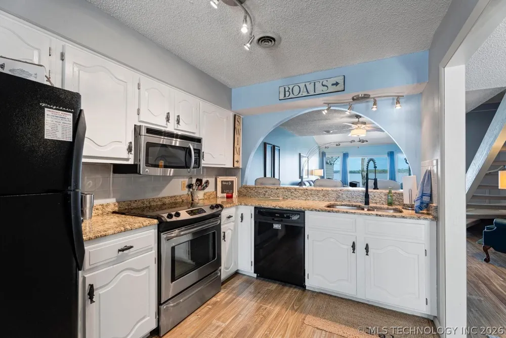 810 46th Street Grove, OK 74464