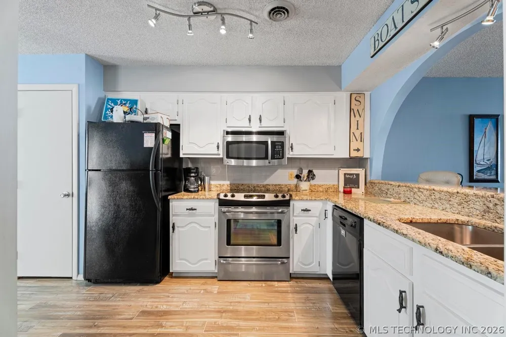 810 46th Street Grove, OK 74464