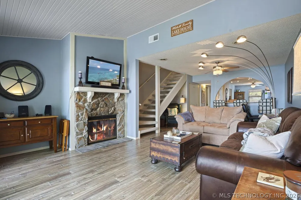 810 46th Street Grove, OK 74464