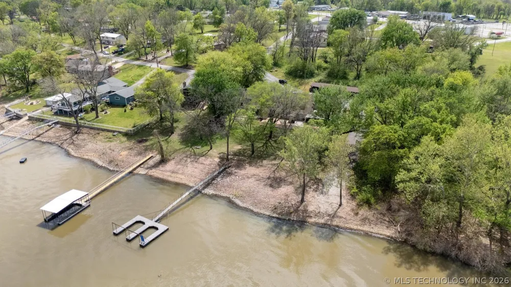 810 46th Street Grove, OK 74464