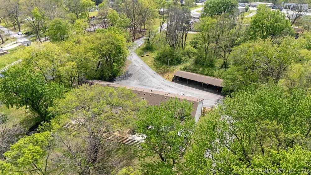 810 46th Street Grove, OK 74464