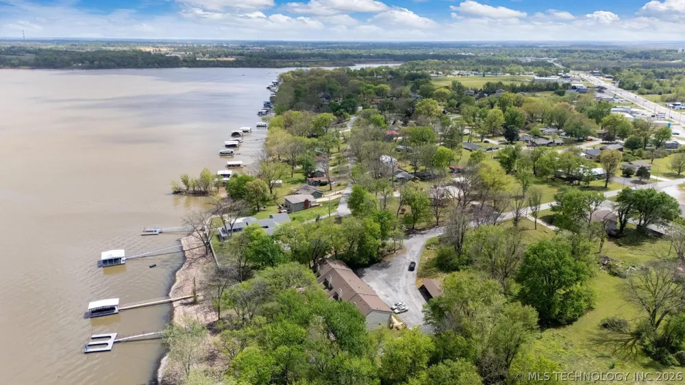 810 46th Street Grove, OK 74464