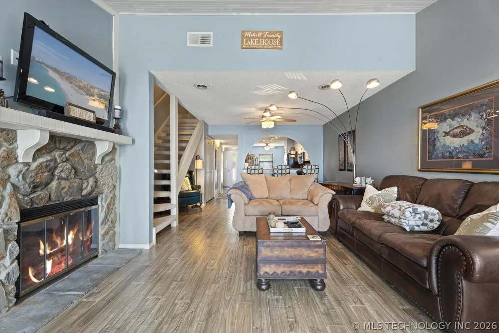 810 46th Street Grove, OK 74464