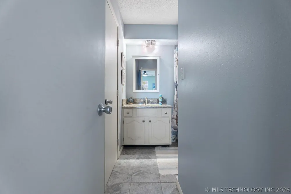 810 46th Street Grove, OK 74464