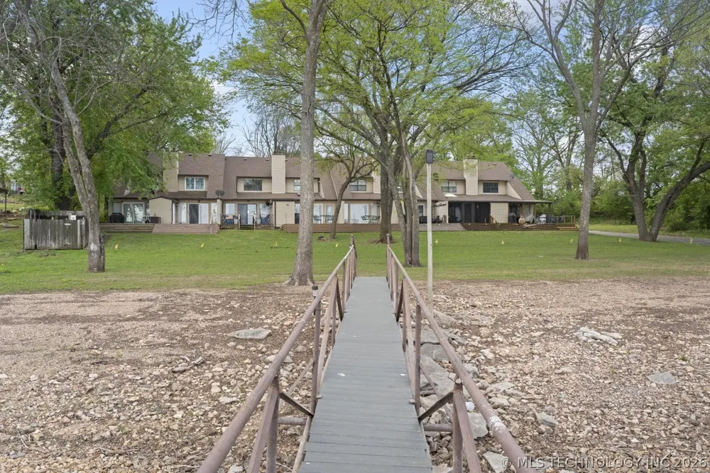 810 46th Street Grove, OK 74464