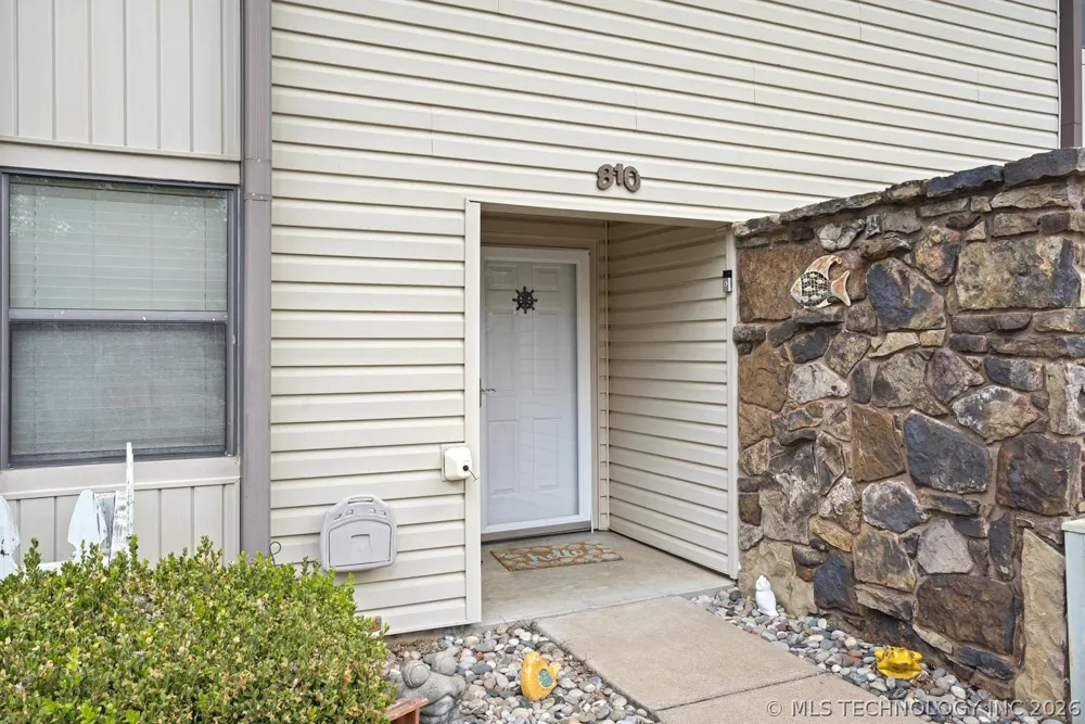 810 46th Street Grove, OK 74464