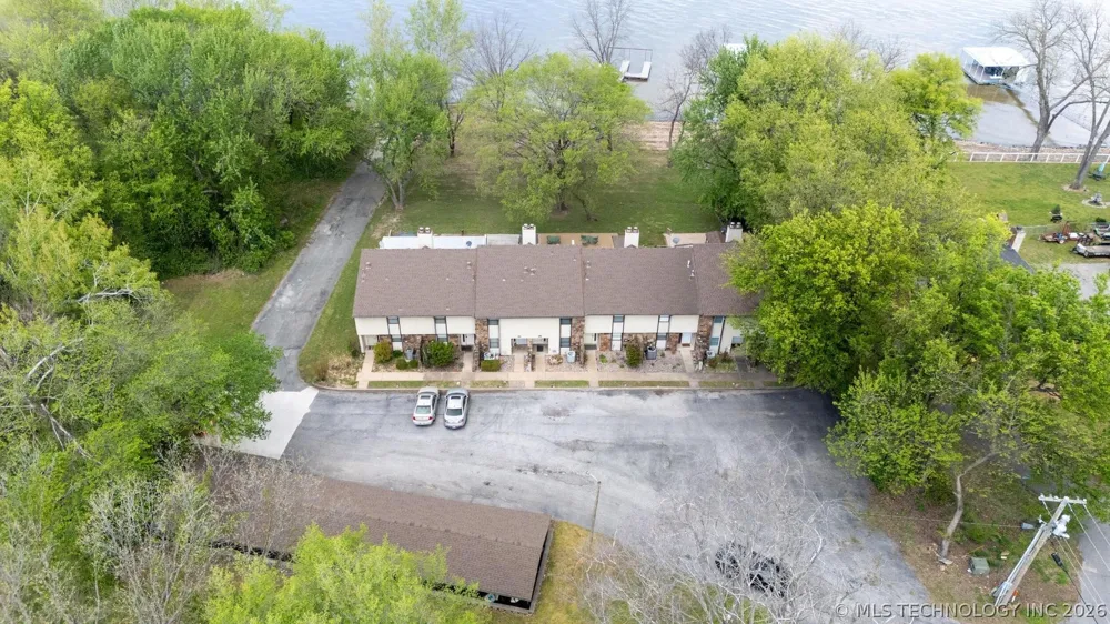 810 46th Street Grove, OK 74464