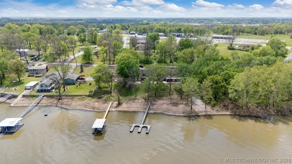 810 46th Street Grove, OK 74464