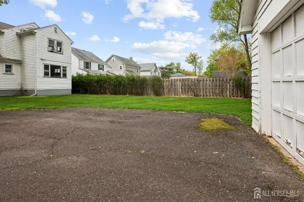 1089 Field Avenue Plainfield, NJ 07060