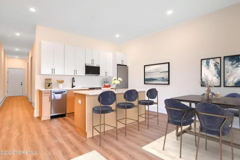 527 Bangs Avenue #407