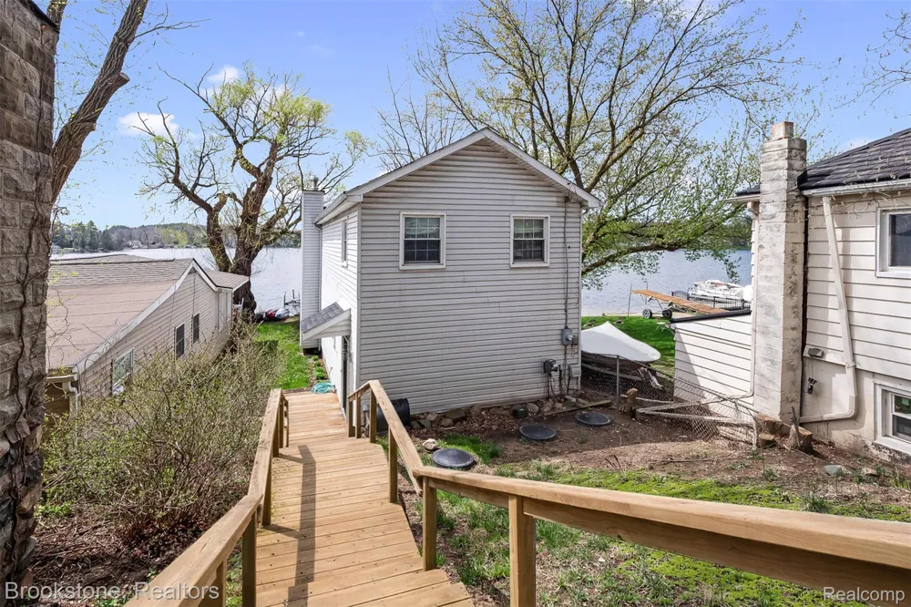 1940 S Ortonville Road Brandon Charter Township, MI 48462