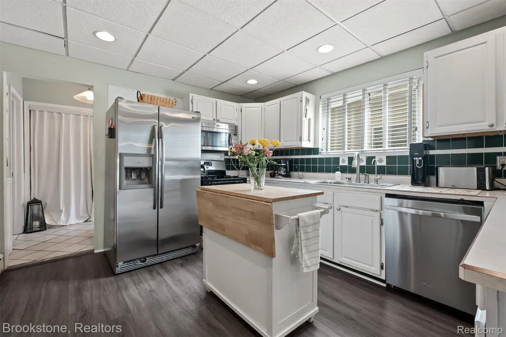 1940 S Ortonville Road Brandon Charter Township, MI 48462