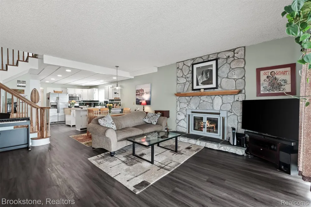 1940 S Ortonville Road Brandon Charter Township, MI 48462