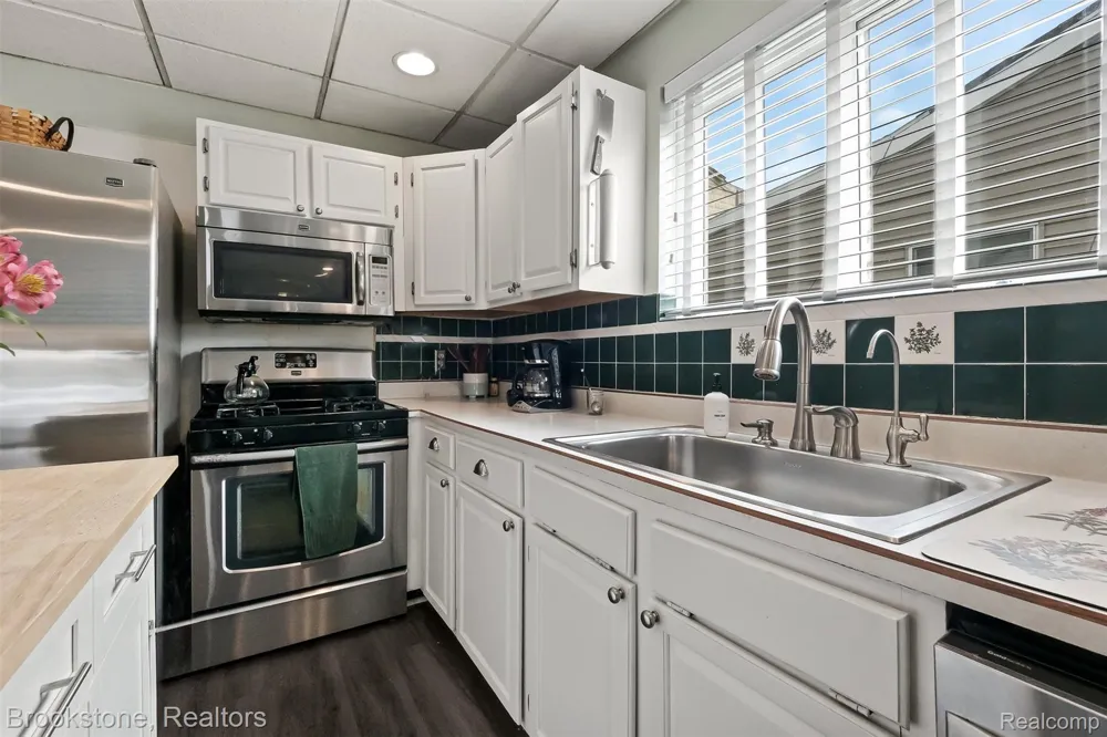 1940 S Ortonville Road Brandon Charter Township, MI 48462