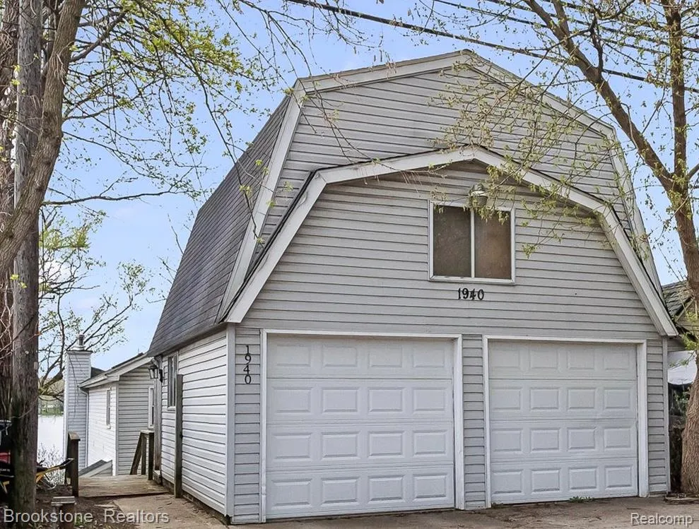 1940 S Ortonville Road Brandon Charter Township, MI 48462