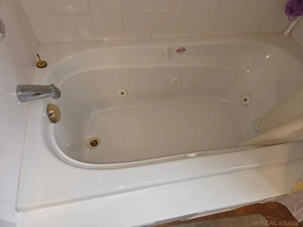 5700 Royal Court Court Butman Township, MI 48624