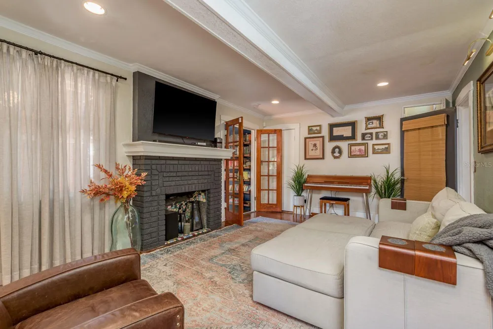 1880 WASHINGTON AVENUE Clearwater, FL 33755