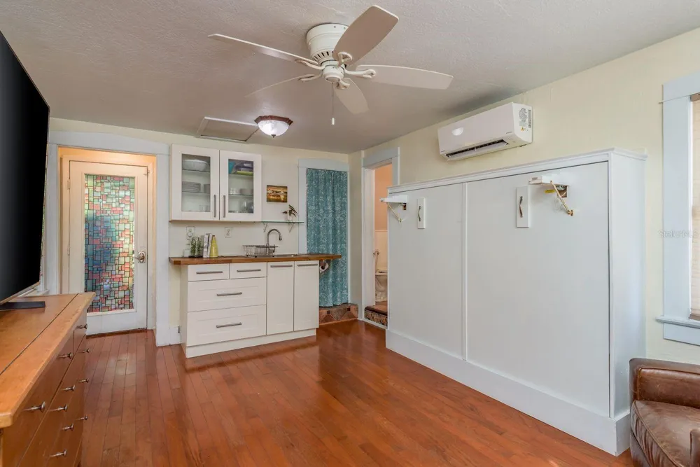 1880 WASHINGTON AVENUE Clearwater, FL 33755