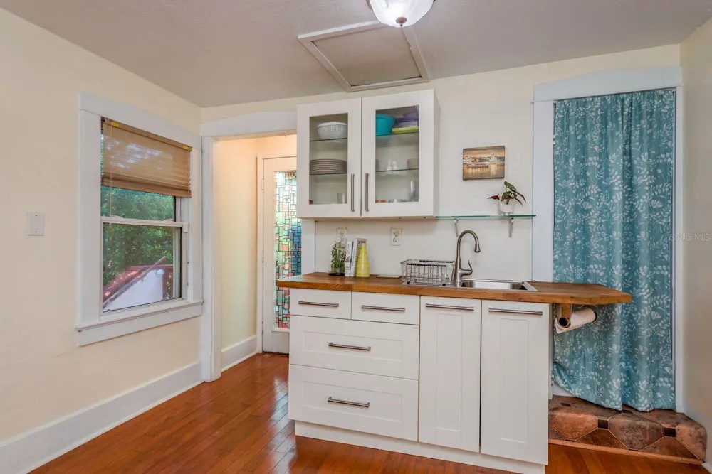 1880 WASHINGTON AVENUE Clearwater, FL 33755