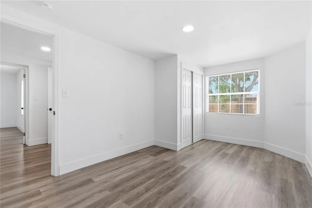 923 1ST AVENUE NW Largo, FL 33770