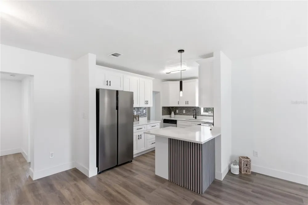 923 1ST AVENUE NW Largo, FL 33770